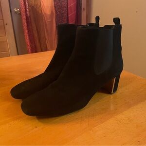 Isaac Mizrahi black heeled boots size 10 reflective gold heel detail